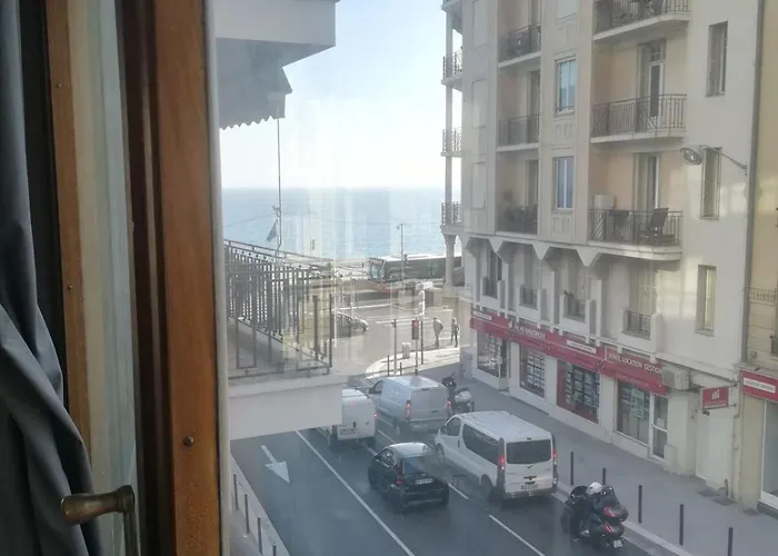 3 Pieces 55m2 - 30 M De La Appartement